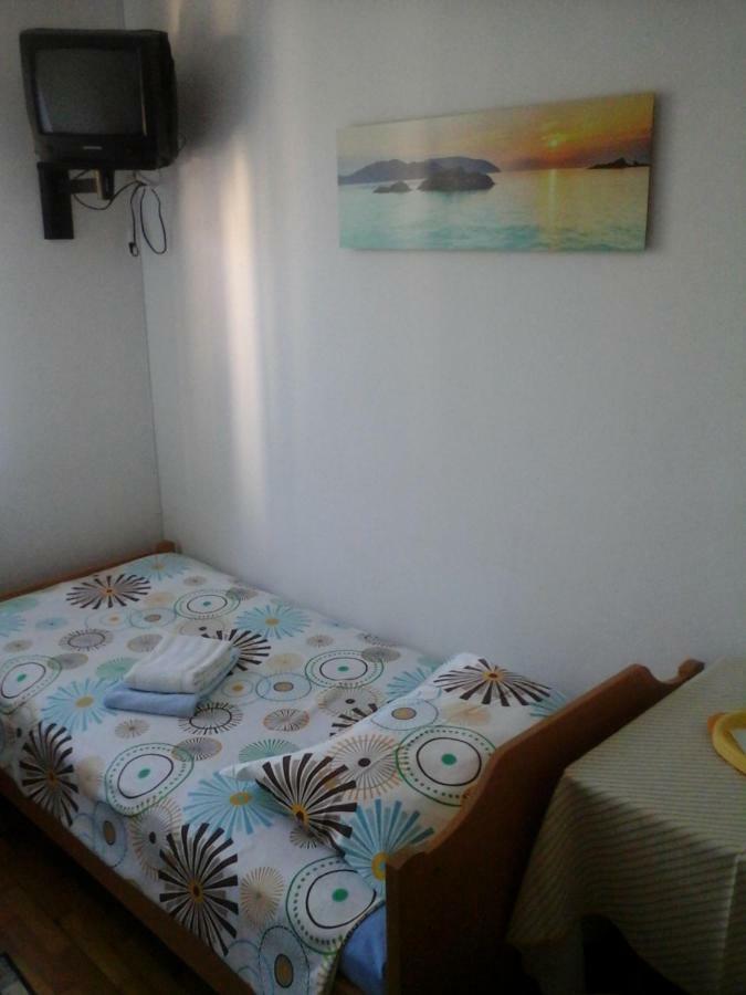 Guesthouse Leasol Lucija Bagian luar foto